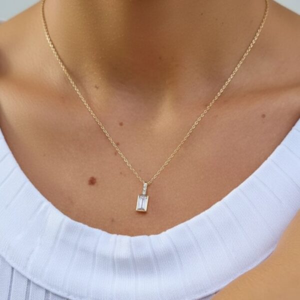 Collier ras de cou pour femme en plaqué or pendentif oxyde de zirconium