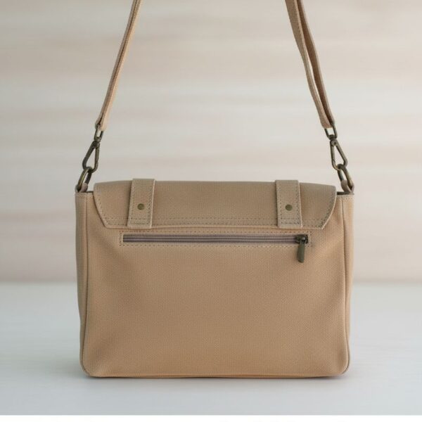 sac bandoulière cuir nubuck forme messenger couleur beige fabrication italienne