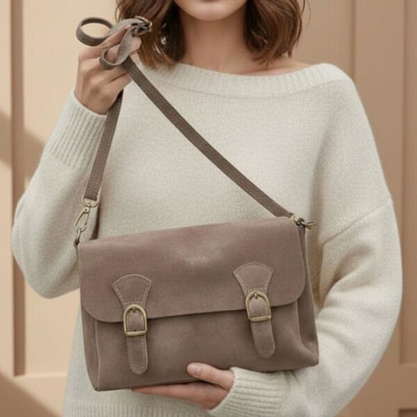 sac besace à bandoulière double boucle couleur taupe