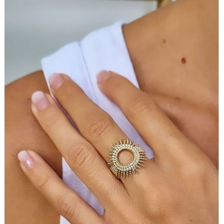 bague plaqué or 18 carats motif soleil ajouré et perlé bijou tendance