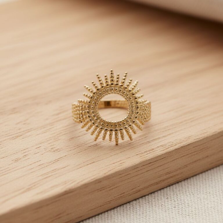 bague plaqué or 18 carats motif soleil ajouré et perlé bijou tendance