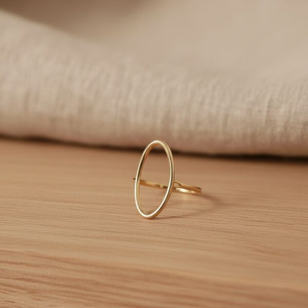 bague pour femme en plaqué or 18 carats 3 microns motif ellipse style élégant et minimaliste