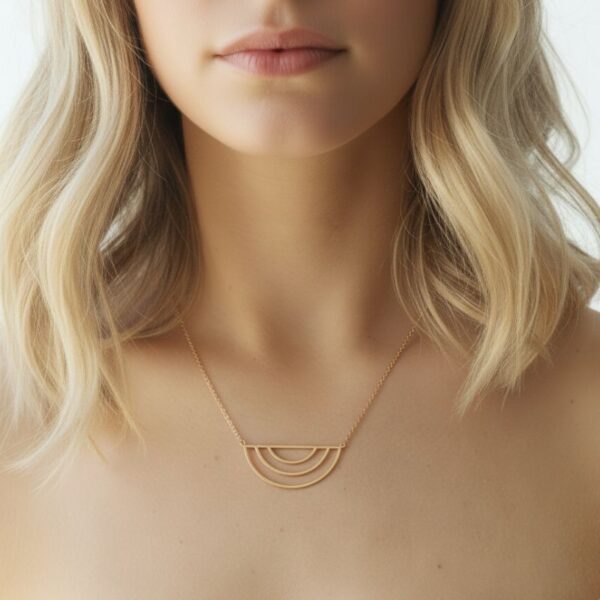 Collier plaqué or demi cercle