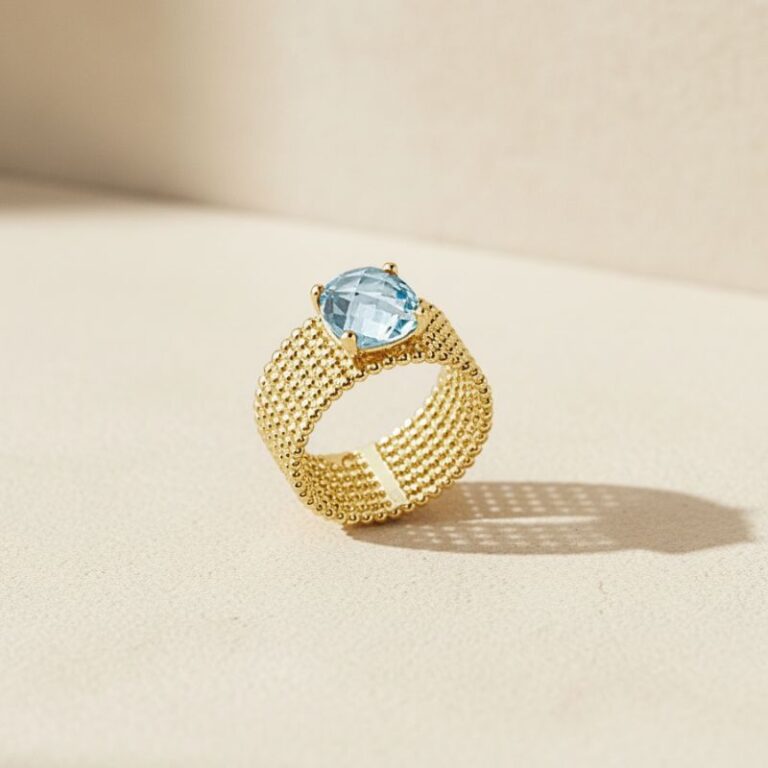 bague large pour femme en plaqué or avec maille perlée et pierre facettée teintée couleur aigue marine