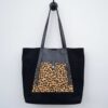cabas en daim couleur noir empiècement imprimé léopard made in italy