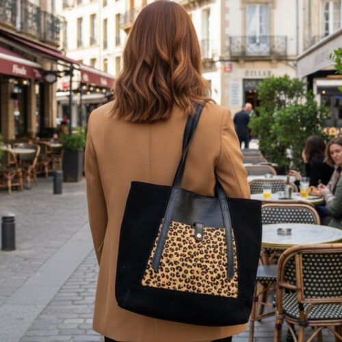 cabas en daim couleur noir empiècement imprimé léopard made in italy