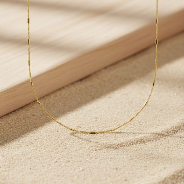 collier ras de cou en plaqué or 18 carats alterné de maillon tube bijou minimaliste chic