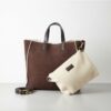 sac cabas chic et doux en cuir suédé café pour l’hiver