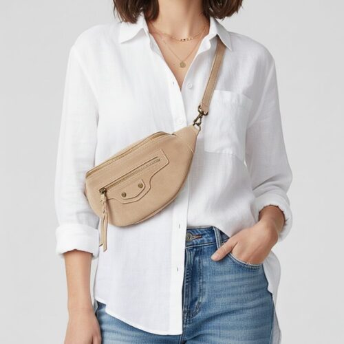 sac banane en daim couleur beige style effortless