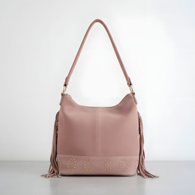 sac seau en daim rose clair avec franges côtés