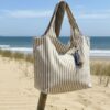 sac de plage coton rayé camel ecru porté épaule