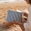 grande pochette de plage guétary – rayé bleu
